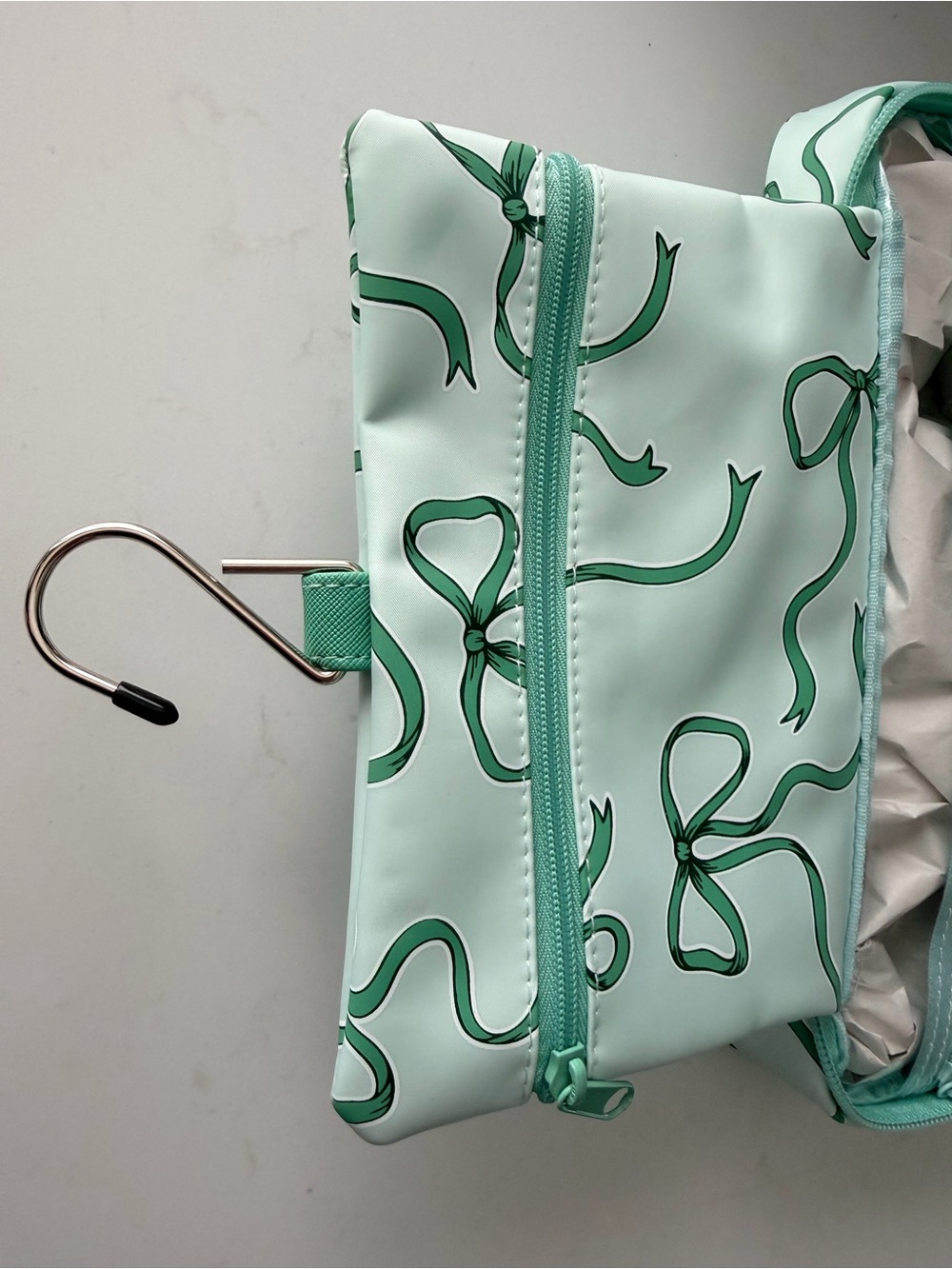 Tender Love + Carry Toiletry Bag Green Bows - Picture 9 of 14